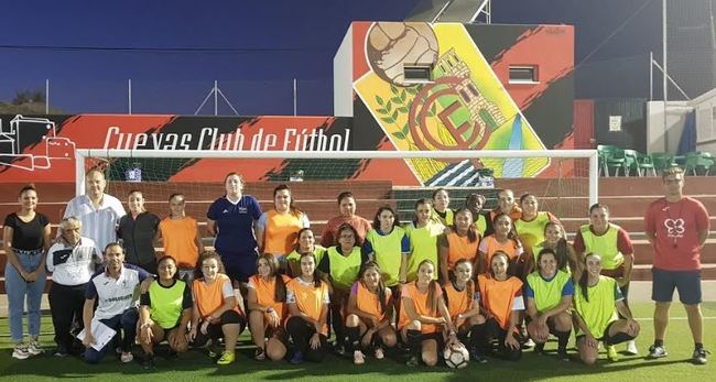 Cuevas estrena Escuela Deportiva de Fútbol 11 Femenino