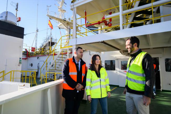 Saipem 3000: el buque-grúa con 104 tripulantes que realiza labores de mantenimiento en el Puerto de Almería