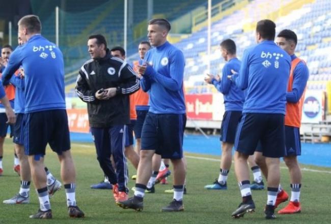 Demirovic juega los 90 minutos en el triunfo de Bosnia y Herzegovina ante Moldavia