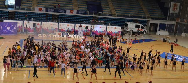 1.200 gimnastas celebran la Navidad con el club Stella Maris