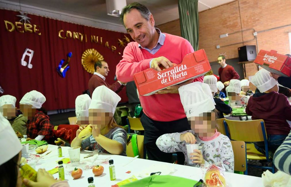 UPA ofrece un desayuno saludable a 150 alumnos del CEIP San Indalecio