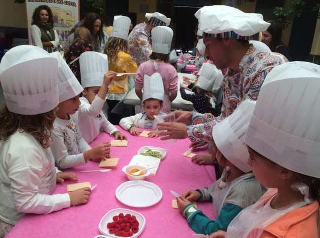 40 Familias Disfrutan De Un Desayuno En El Mercado De Puebla De Vícar