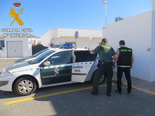 Detenida una joven de 18 años por agredir con arma blanca a otra en Roquetas