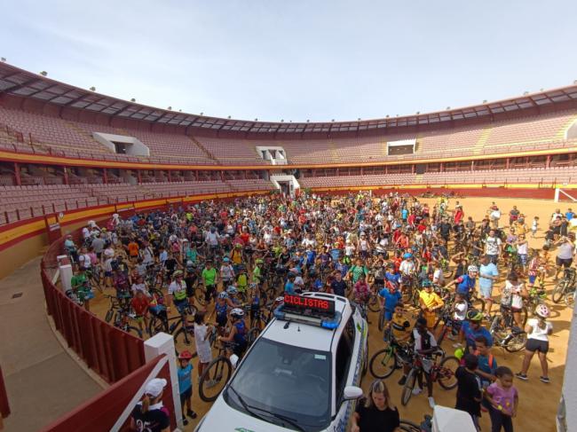 Más de 1.000 participantes disfrutan del Día de la Bicicleta en Roquetas de Mar