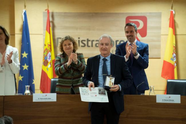 Reconocimiento al registrador de la Propiedad de Vera