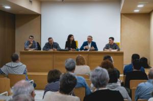 IU organiza una mesa redonda para abordar la situación de la población migrante en Almería