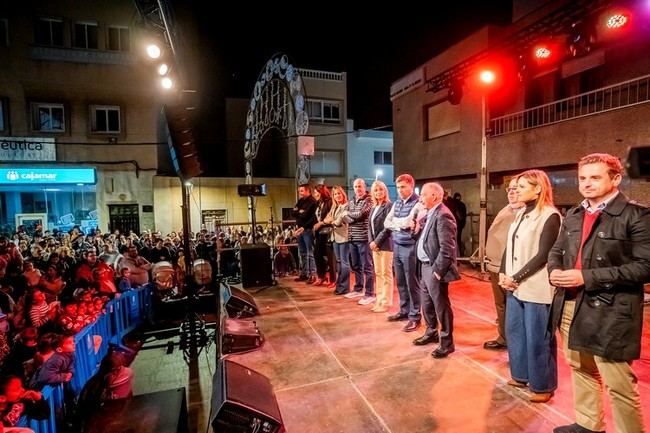 Roquetas de Mar inaugura la Navidad con un espectacular encendido de luces en la Plaza de la Constitución