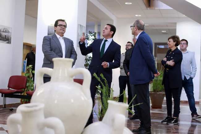 El presidente de Diputación visita el Ayuntamiento de Sorbas y la cantera de yeso más grande del mundo