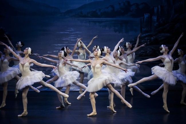 El Ballet Clásico Internacional deslumbra en 'El Lago de los Cisnes'