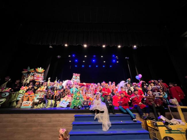 El Gran Desfile de Carnaval de Adra llena las calles de la ciudad