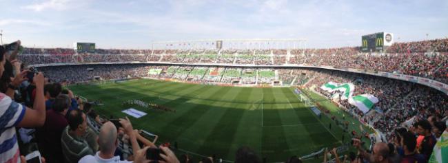 Pelea con siete heridos en el partido entre UD Almería el Elche