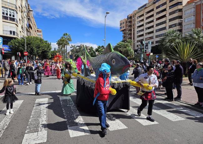 El Carnaval de Almería despide su fiesta con el tradicional Entierro de la Sardina