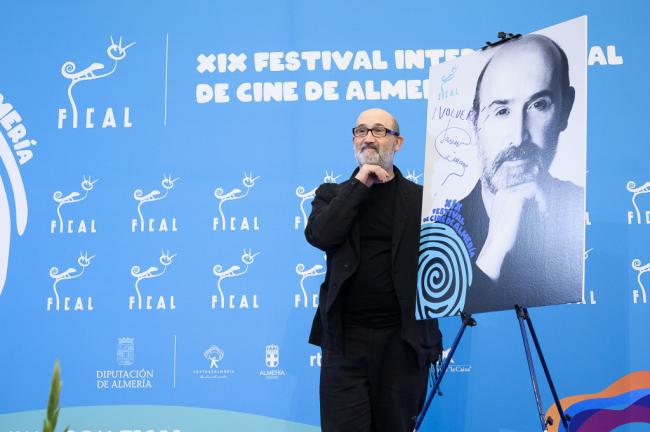 El premio ‘Almería, Tierra de Cine’ a Javier Cámara, broche de oro a una edición titánica de FICAL