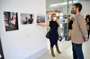 El alcalde anima a visitar la exposición ‘Una visión de las enfermedades poco frecuentes’