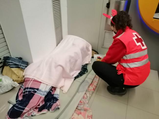 Cruz Roja atiende a más de 2.240 personas en Almería por el descenso de temperaturas