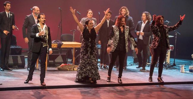 Los ‘Farrucos y Fernández’ anima la Navidad al compás de villancicos flamencos