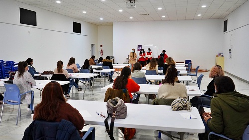 Ayuntamiento de Berja y Cruz Roja forman voluntarias para los Puntos Violeta