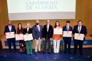 Homenaje póstumo a profesores en la Facultad de Derecho