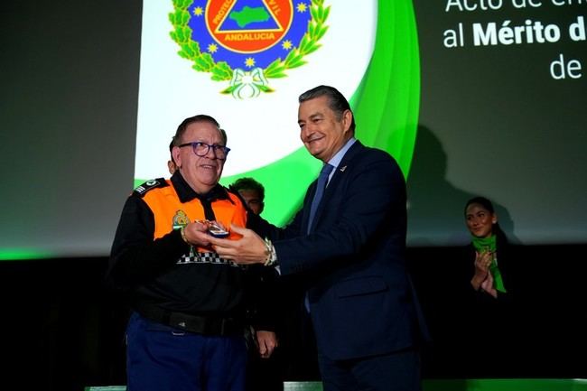 Andalucía premia a 87 héroes con la Medalla al Mérito de Protección Civil