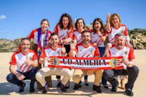 Alcalde y concejales visten la camiseta de la UD Almería llevarlo a la Liga de las Estrellas