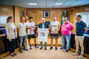 El alcalde felicita al Club Triatlón Vas de Roquetas de Mar