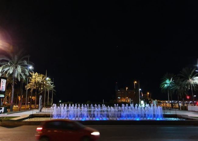 Almería se tiñe de azul para hacer visible los problemas de salud mental y dislexia