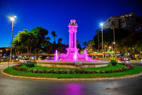 Almería se tiñe de rosa para visibilizar el Día Mundial contra el Cáncer de Mama