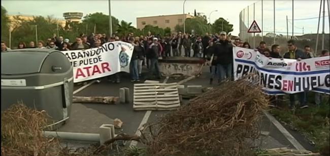 Los presos de permiso no pueden entrar en la cárcel de Almería