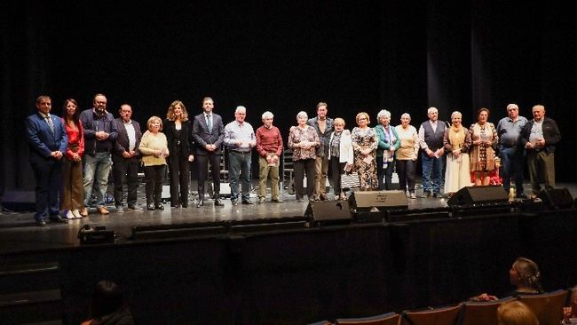 Cerca de mil mayores celebran la Gala de Navidad en El Ejido