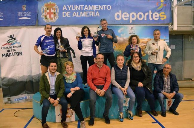 Antonio Carretero y Elena Ugena ganan la V Ultramaratón Costa de Almería