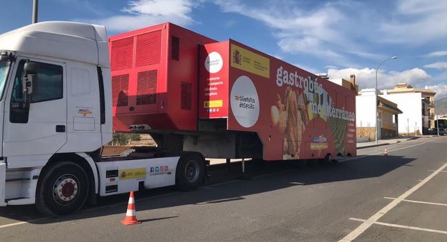 El Gastrobús de la dieta mediterránea hace una parada en Berja