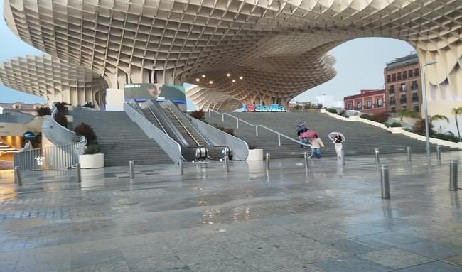 Almería registra 35 incidencias por lluvia y viento en la última noche