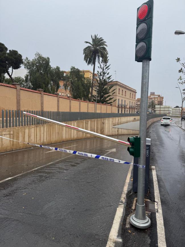 Cierre temporal del paso subterráneo en la Carretera de Níjar por lluvias