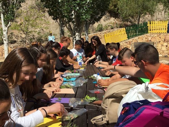 Guadalinfo enseña a alumnos del CEIP Antonia Santaolalla de Taberno a reciclar