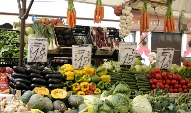 Los comercios autorizados en el estado de alarma podrán abrir Jueves y Viernes Santo