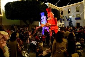 Dalías da la bienvenida a la Navidad con un espectacular encendido de luces y festividades