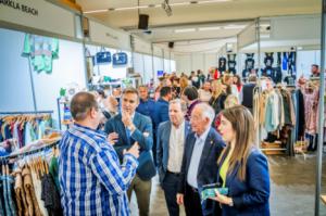 Gran afluencia de asistentes a la I Feria Outlet de Comercio de Roquetas de Mar