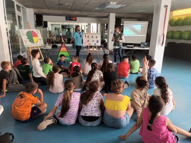 Distrito Poniente de Almería divulga hábitos saludables en colegios e institutos