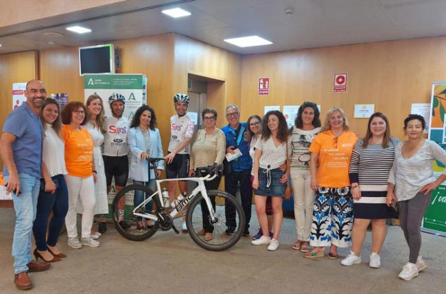 Almería recibe a los ciclistas que realizan 1.000 km por Andalucía para visibilizar el suicidio