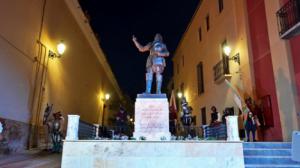 La estatua de D. Luis Fajardo de la Cueva ya luce en Berja