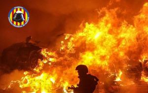 Quejas de la alcaldesa de Catarroja tras el incendio de cientos de vehículos