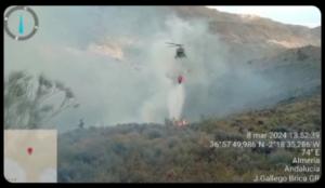 Incendio en Níjar se intensifica debido a fuertes vientos