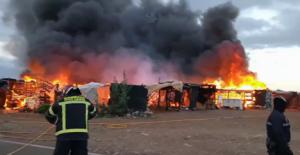 Incendio en una de las chabolas desalojadas en Walili