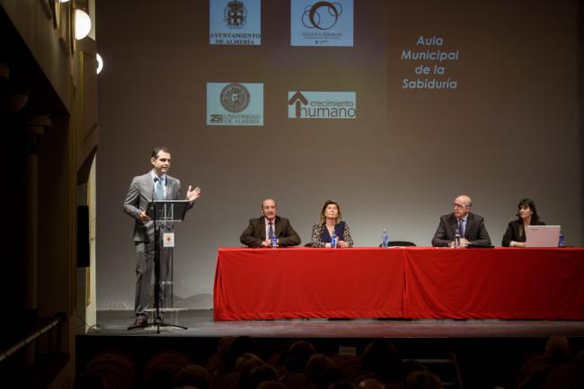 Fernández-Pacheco: “Los mayores que regalarán su experiencia” a través del 'Aula de la Sabiduría'