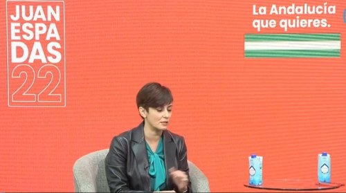 Moreno Bonilla se solidariza con los camioneros y la portavoz de Sánchez les llama ultraderecha