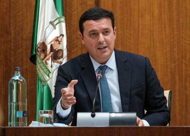 El presidente de Diputación expone en el Parlamento Andaluz la receta almeriense para superar la crisis