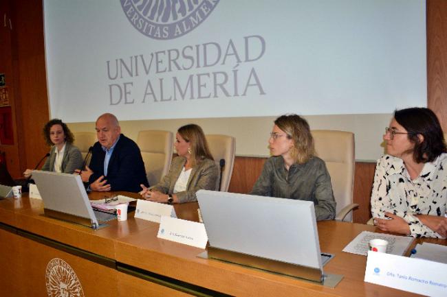 Estudiantes de la UAL toman conciencia de la amenaza de la resistencia a los antibióticos