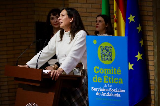 Loles López destaca en Almería la importancia del Comité de Ética de los Servicios Sociales