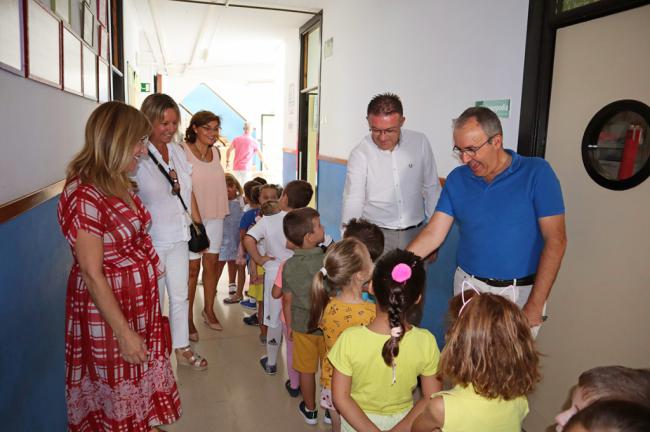 El alcalde de Berja visita los centros escolares en el inicio del nuevo curso