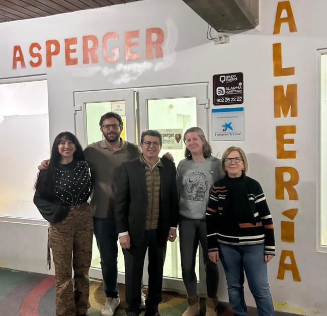 Matarí visita Asociación Asperger Almería en Roquetas de Mar